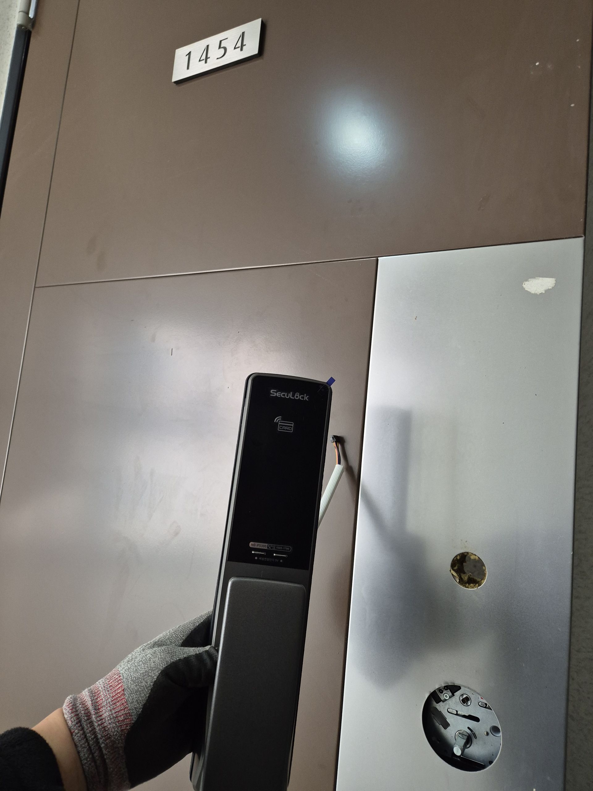현관문 디지털 도어락 설치 현장